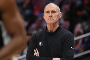 ng体育下载-第二次握手！卡莱尔的步行者情缘：再造冲冠军团？