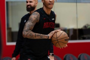 火箭队出场阵容巨变！10人轮换洗牌，双向后卫砍9+7+4，2阵挑大梁